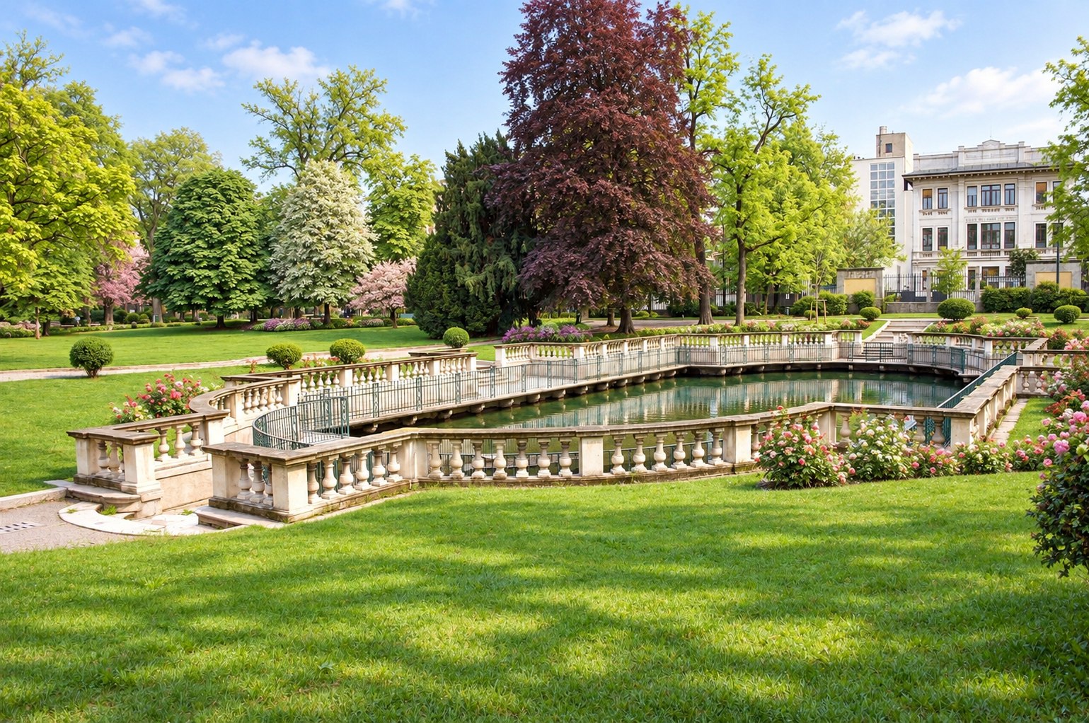 La peschiera barocca dei Giardini della Guastalla in primavera, senza persone
